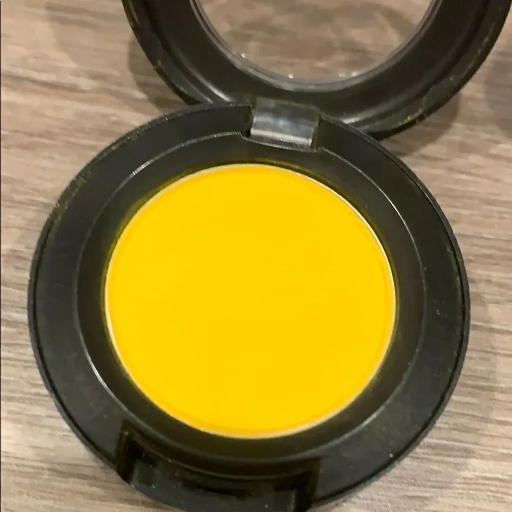 Mac eyeshadow 😍limited Edition colors